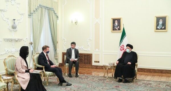 رئیس جمهور: ایران با همه کشورها بنای همکاری دارد/ زیر بار زور نمی‌رویم
