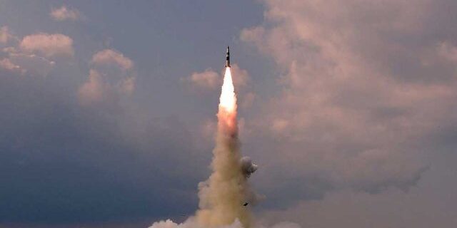 کره شمالی یک موشک به سمت دریای ژاپن پرتاب کرد
