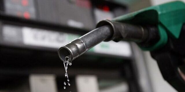 ثبت مصرف بی‌سابقه بنزین در دی‌ماه/ توزیع بنزین سوپر در مراکز استان