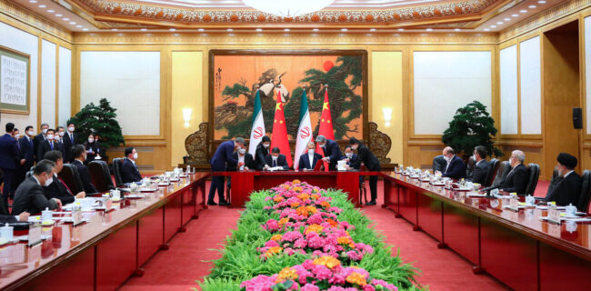 امضای ۲۰ سند همکاری میان مقامات ایران و چین امضای ۲۰ سند همکاری میان مقامات ایران و چین