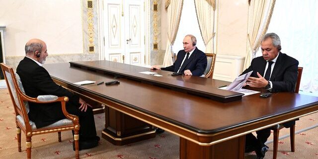 دیدار مهم احمدیان با پوتین و تحکیم مواضع و مناسبات دوجانبه و منطقه‌ای
