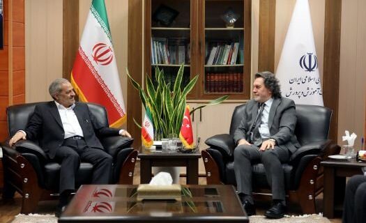 ارائه خدمات آموزشی به دانش‌آموزان ایرانی ساکن ترکیه/ رفع مشکلات معلمان ترکیه‌ای مقیم ایران