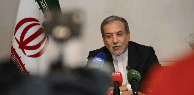 عراقچی: غرب باید اقدامات زیادی برای جلب اعتماد ایران انجام دهد عراقچی: غرب باید اقدامات زیادی برای جلب اعتماد ایران انجام دهد