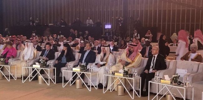 حضور همتی در کنفرانس چالش‌ها و فرصت‌های پیش روی اقتصادهای نوظهور