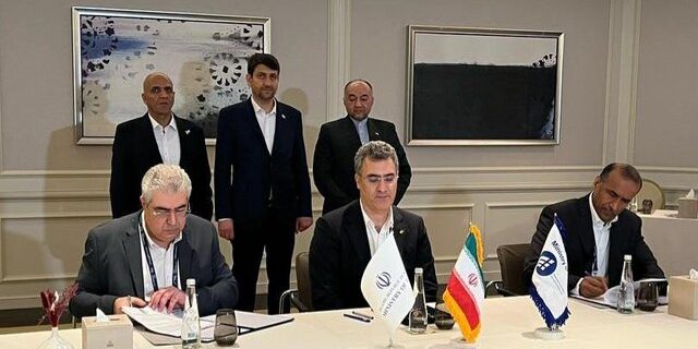 تفاهم‌نامه سه جانبه توسعه ترانزیت داده میان ایران و عمان امضا شد