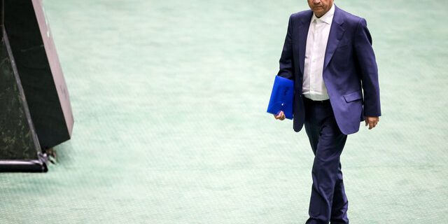 مجلس به همتی رای اعتماد نداد