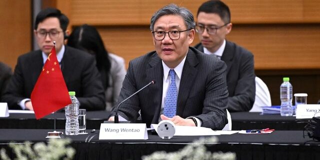 تبادل نظر چین و اتحادیه اروپا در واکنش به تعرفه‌های امریکا