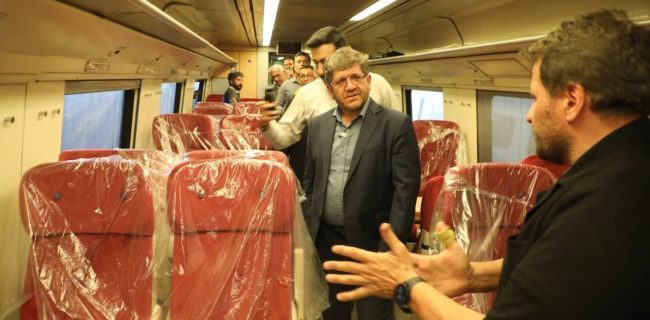 تقدیر مدیرعامل راه‌آهن از کارکنان بخش تعمیرات قطارهای خودکشش رجا