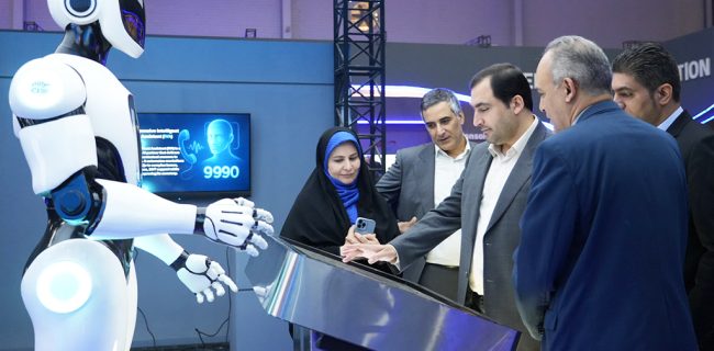 معرفی «چت‌بات» و «IVA» همراه اول در الکامپ ۱۴۰۴