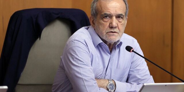 تاکید پزشکیان بر تسریع در اجرای طرح‌های مهار گازهای مشعل