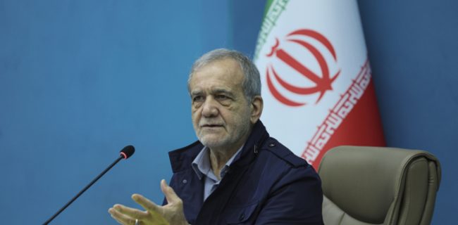 پزشکیان: کمبودها و نارسایی‌ها با مشارکت مردم و تکیه بر جوانان قابل حل است