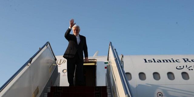 عارف به روسیه میرود عارف به روسیه میرود