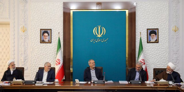 پزشکیان: دستگاه‌های دولتی از ناقضان اصول قانون اساسی هستند