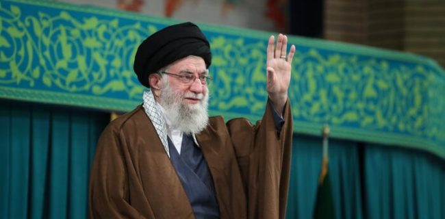 رهبر معظم انقلاب: زن، کارگزار خانه نیست، مدیر است