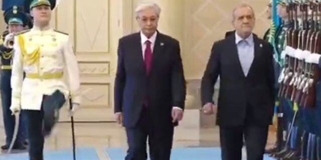 استقبال رسمی از رئیس جمهور در کاخ ریاست جمهوری قزاقستان استقبال رسمی از رئیس جمهور در کاخ ریاست جمهوری قزاقستان