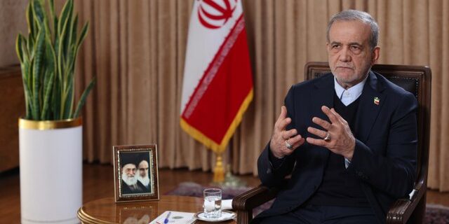 پزشکیان: اعتراضات مردم را به‌حق می‌دانیم/مردم صف‌شان را از اغتشاشگران جدا کرده‌اند