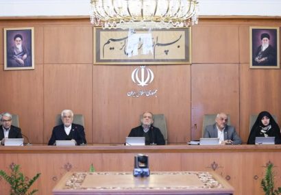 تاکید پزشکیان در رسیدگی به خانواده آسیبدیدگان و پیگیری برای تسریع در آزادی زندانیان تاکید پزشکیان در رسیدگی به خانواده آسیبدیدگان و پیگیری برای تسریع در آزادی زندانیان